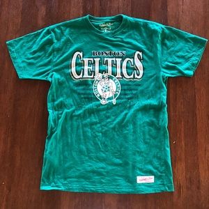 mens Mitchell and ness Boston Celtics T-shirt